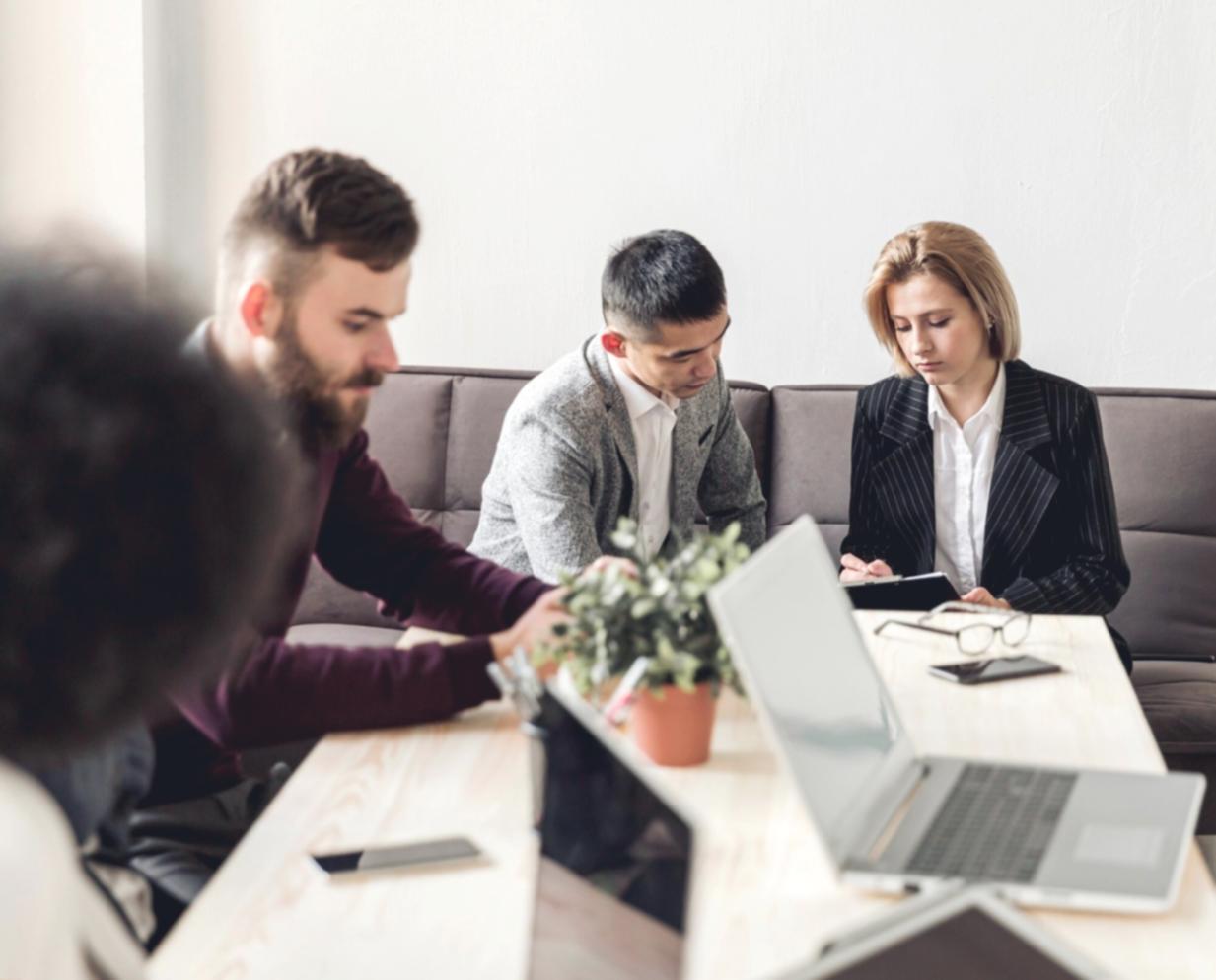 Tableaux de bord financiers et métriques de suivi en temps réel